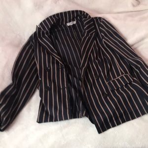 Cute and casual striped blazer!💛